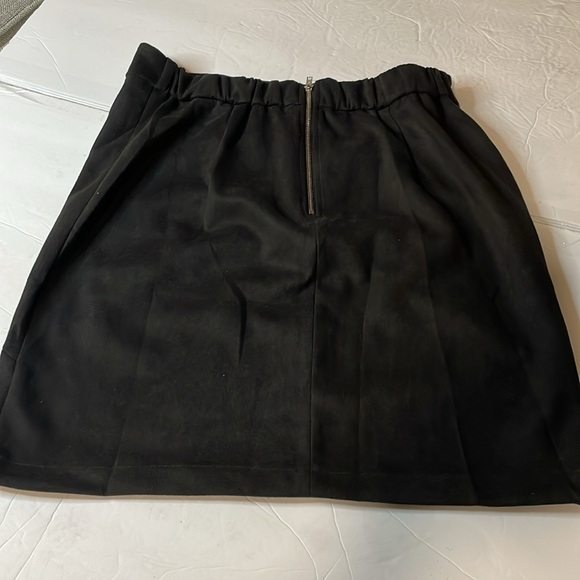 NWT black suede like stretchy mini skirt size medium - Picture 2 of 6